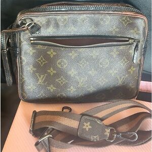 Louis Vuitton Authentic Vintage Monogram Dragonne Cluth Wristlet